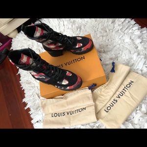 Louis Vuitton Overcloud laureate( never sold)